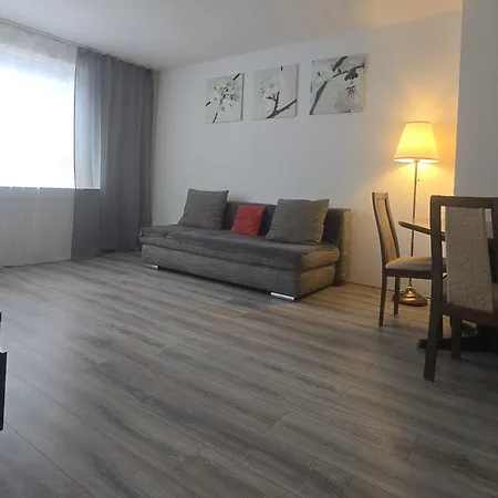 Flora Business Mit Balkon דירה *