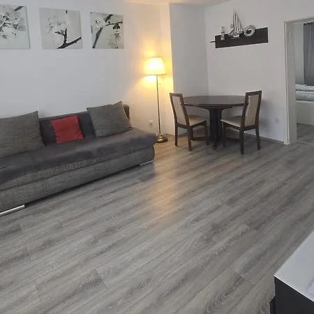 Flora Business Mit Balkon דיסבורג