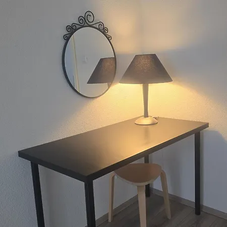Flora Business Mit Balkon Apartamento