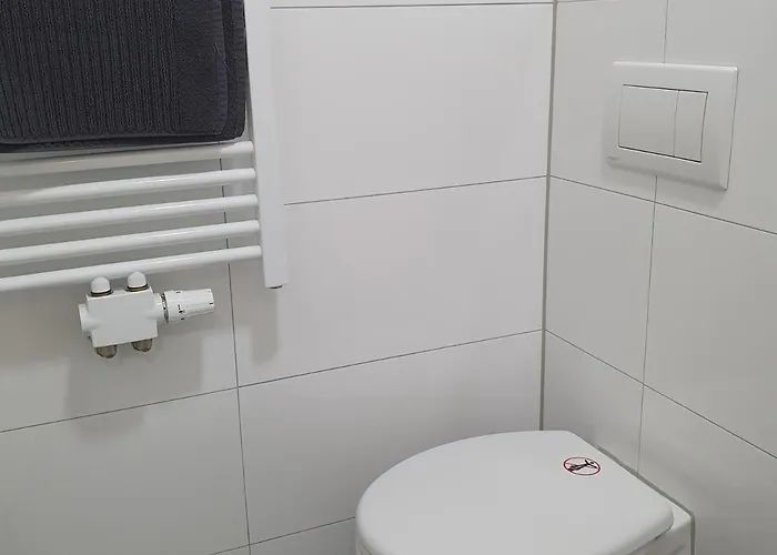 Flora Business Mit Balkon דירה *