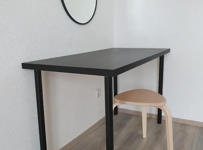 Flora Business Mit Balkon דירה דיסבורג