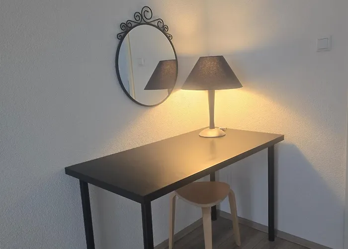 Flora Business Mit Balkon דירה